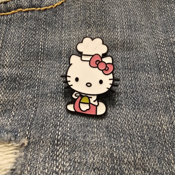 Hello Kitty Chef Enamel Pin - Picture 1 of 2